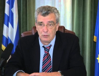 Την ώρα που η Λέσβος πνίγεται από παράνομους μετανάστες ο Δήμαρχος κυνηγάει «φασίστες»